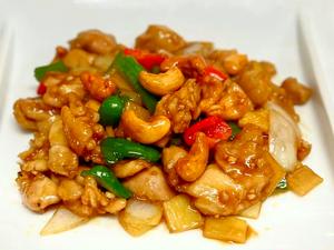 鶏肉のカシューナッツ炒め-腰果丁
