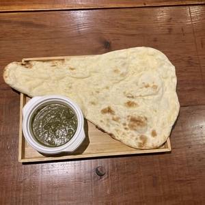 チキンほうれん草カレー＆ナンまたはライス palak chicken curry ＆nan or rice