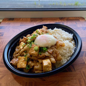 温玉辛豚丼