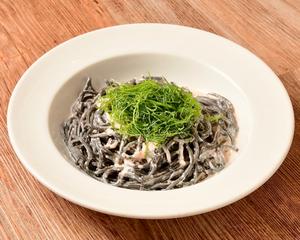 たらこのクリームパスタ～イカスミを練り込んだキタッラ～