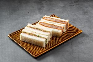 ミックスサンド(特上ポークカツサンド、和牛ローストビーフサンド)