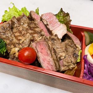 ガーリックライスon the ステーキ弁当