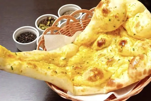 ガーリックナン Garlic Naan