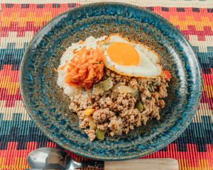 オリジナルガパオライス アロイ・ガパオ キムチのせガパオライス Gapao Rice with Kimchi