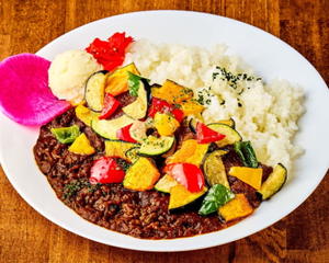 彩り素揚げ野菜カレー