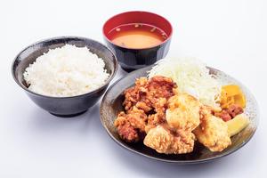 きしからミックスからあげ弁当(唐揚げ4個入り、みそ汁付)