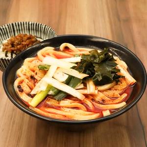 わかめとねぎの麻辣鶏白湯うどん＆ミニ鶏そぼろ丼セット