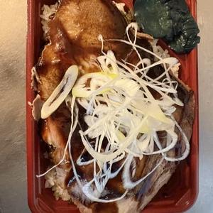 肉増し大判チャーシュー丼(大盛り)