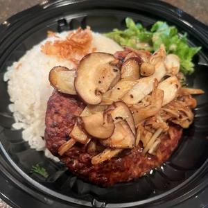 キノコとバターソースのハンバーグ