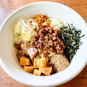 【人気商品】鶏豚魚介混ぜそば(汁なし)