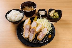 黒豚極上ロースとんかつ弁当