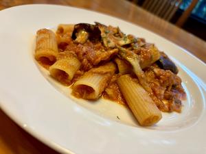 【選べるパスタ】ゴロゴロきのことツナの トマトソース