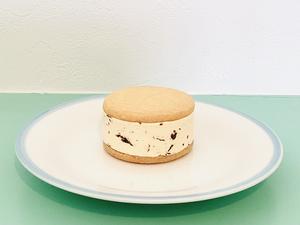 ラムレーズン バターサンド(冷凍)