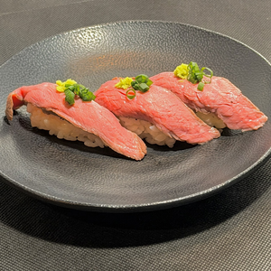 ラムの肉寿司3貫