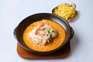 シーフードヌードルカレー(ターメリックライス付き)