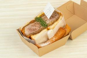 ちよ松かつサンド