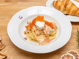サーモンとイクラのクリームパスタ
