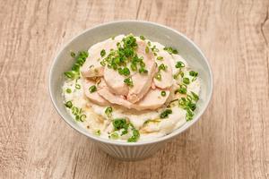 ダイエット効果!「鶏ささみ肉のヘルシーねばとろ丼」