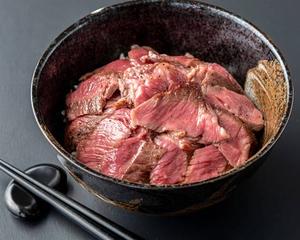 厳選したチャックテールの赤身丼(並)Choktail (M)