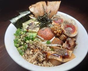 にんにく黒胡椒バターまぜそば