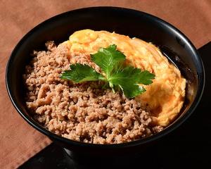 比内地鶏のそぼろ二色丼 Minced Hinai Chicken 2 Color Rice Bowl