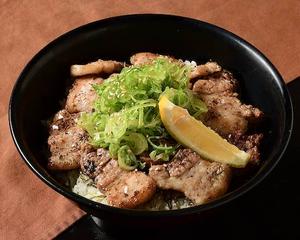 秋田桃豚の塩カルビ丼 Akita Momo Pork Salty Galbi Rice Bowl