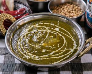 【当店人気No.2!】チキンほうれん草カレー