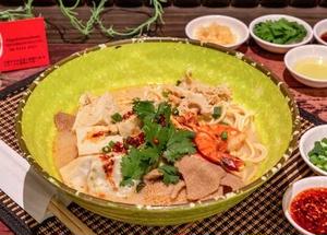 【人気急上昇！】中華麻辣湯 (スープと麺のみ)