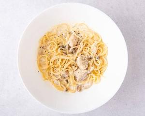 鶏とキノコのクリームソース Chicken and Mushroom Cream Sauce Pasta