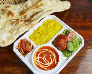②【ナンもライスもお肉もサラダも入った】Bセット(カレー・ナン・ライス・チキン・サラダ) Bset