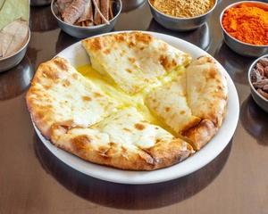 チーズナン Cheese Naan