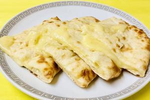 チーズナン(Cheese Nan)