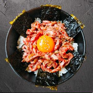【人気No.1】ユッケ風和牛丼