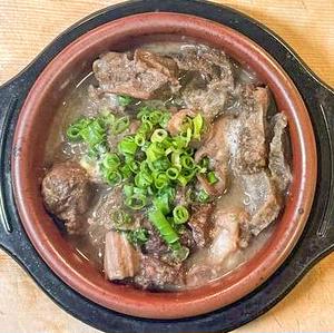 名物煮込み弁当