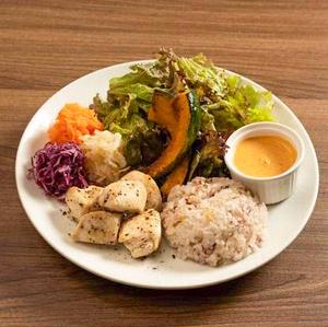 【当店人気No.1】国産鶏ムネ肉のソテー