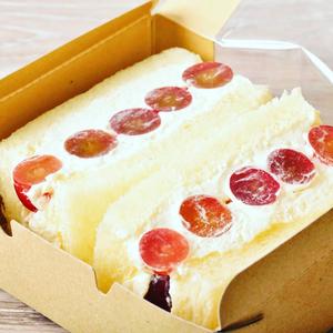店長激推し松崎さんの完熟種無し赤ぶどうサンド