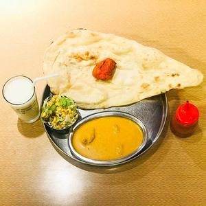 Aセット(プレーンナンとカレー)
