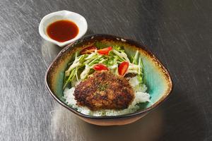 手ごねハンバーグ丼