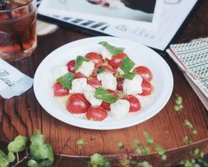 カプレーゼサラダ Insalata Caprese