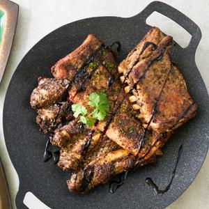 【数量限定】三種類のスペアリブの盛り合わせ Assortment of three types of spare ribs