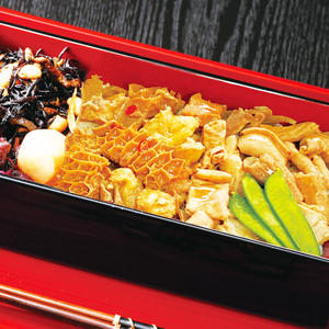 煮込み牛ホルモン＆煮込み豚ホルモン 食べ比べ重 上【深夜】