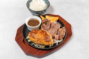 ハンバーグ150g＆黒胡椒ステーキ ライス付き