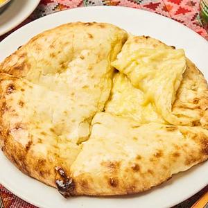 チーズナン Cheese Naan