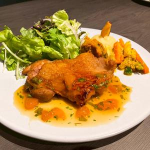 鶏もも肉のソテー 濃厚みかんのガストリックソース