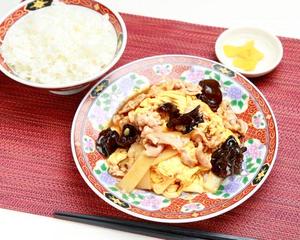 中華食堂一番館人気No.5 豚肉とキクラゲの玉子炒め Stir-Fried Pork, Cloud Ear Mushrooms, and Eggs