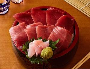 寿司屋が作る極上本まぐろの赤身、中トロ盛合わせ丼 Fine Bluefin Tuna Assortment Rice Bowl