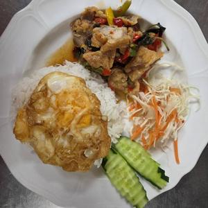 ガパオライス【クラスピーポーク】