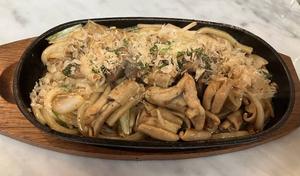 おすすめ ボリューム満点 ホルモン焼うどん