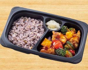 彩り野菜の黒酢から揚げ ひじき雑穀ごはん弁当