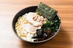 ラーメン(味変調味料付き)麺の固さ指定はてきません。